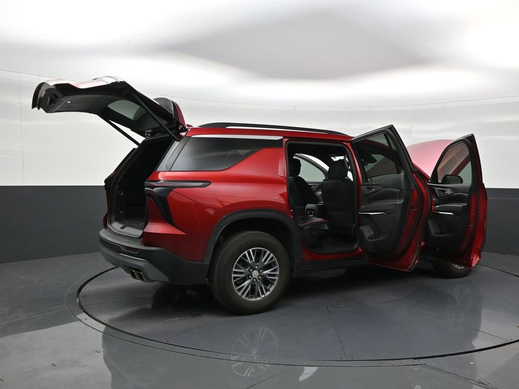 Used 2025 Chevrolet Traverse LT FWD image 28