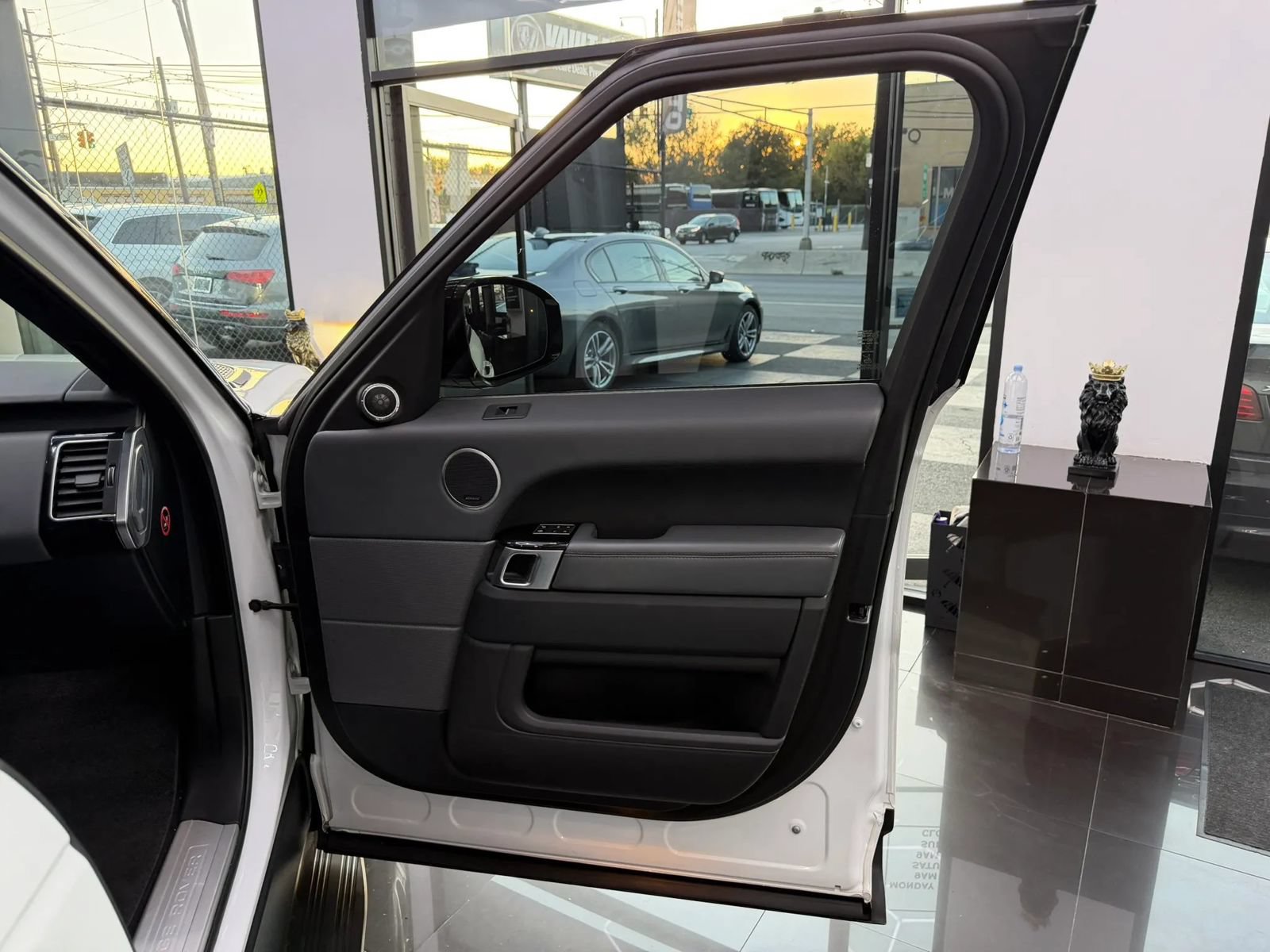 Used 2015 Land Rover Range Rover Sport HSE AWD/4WD image 16