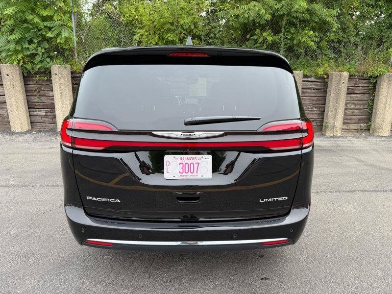 Used 2026 Chrysler Pacifica Limited FWD image 33