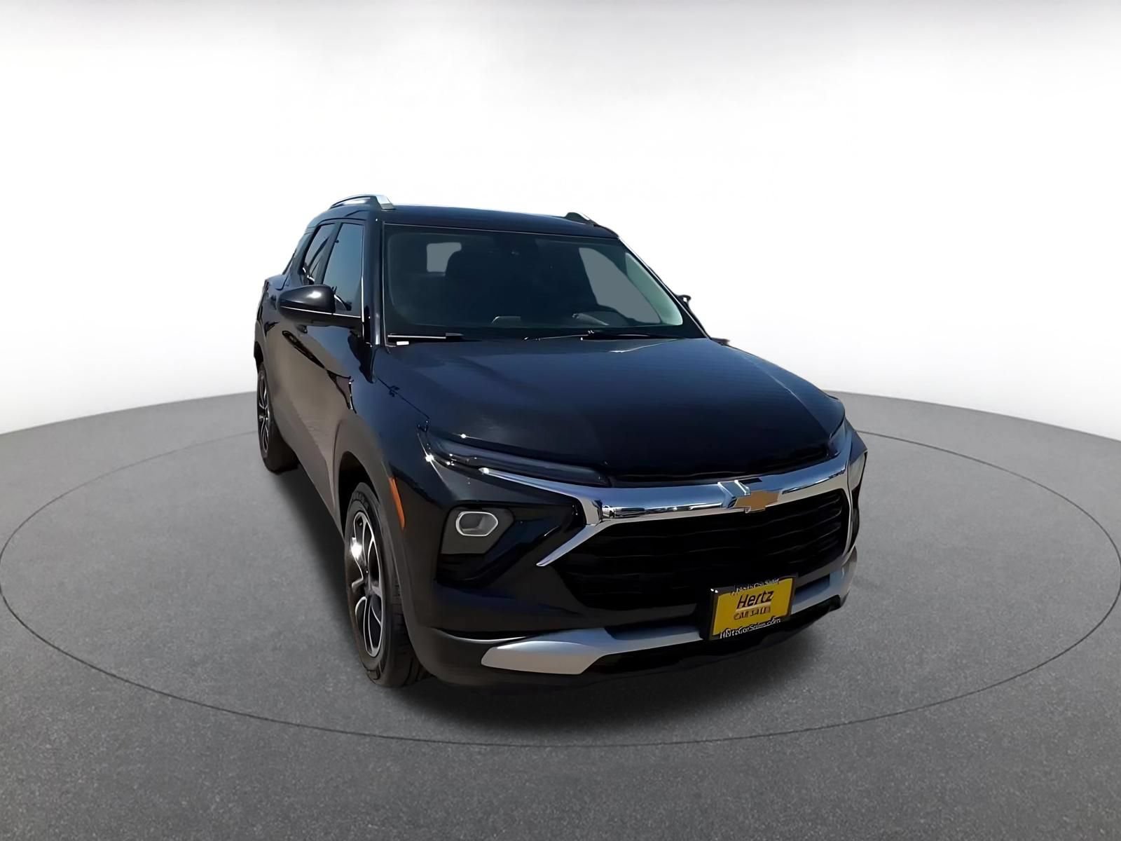 Used 2025 Chevrolet TrailBlazer LT FWD image 3