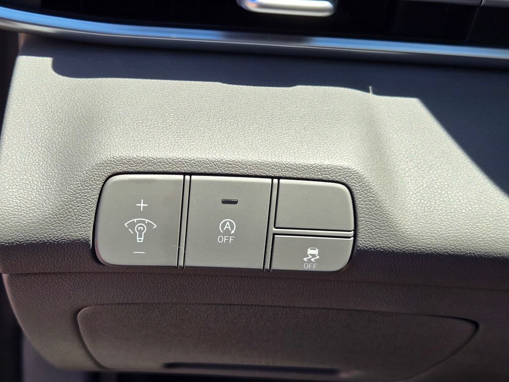 Used 2026 Hyundai Elantra SE FWD image 23