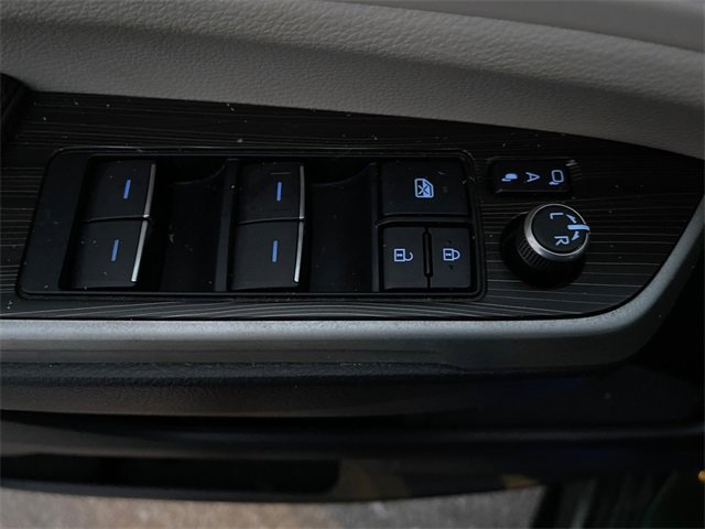 Used 2021 Toyota Sienna Platinum image 32