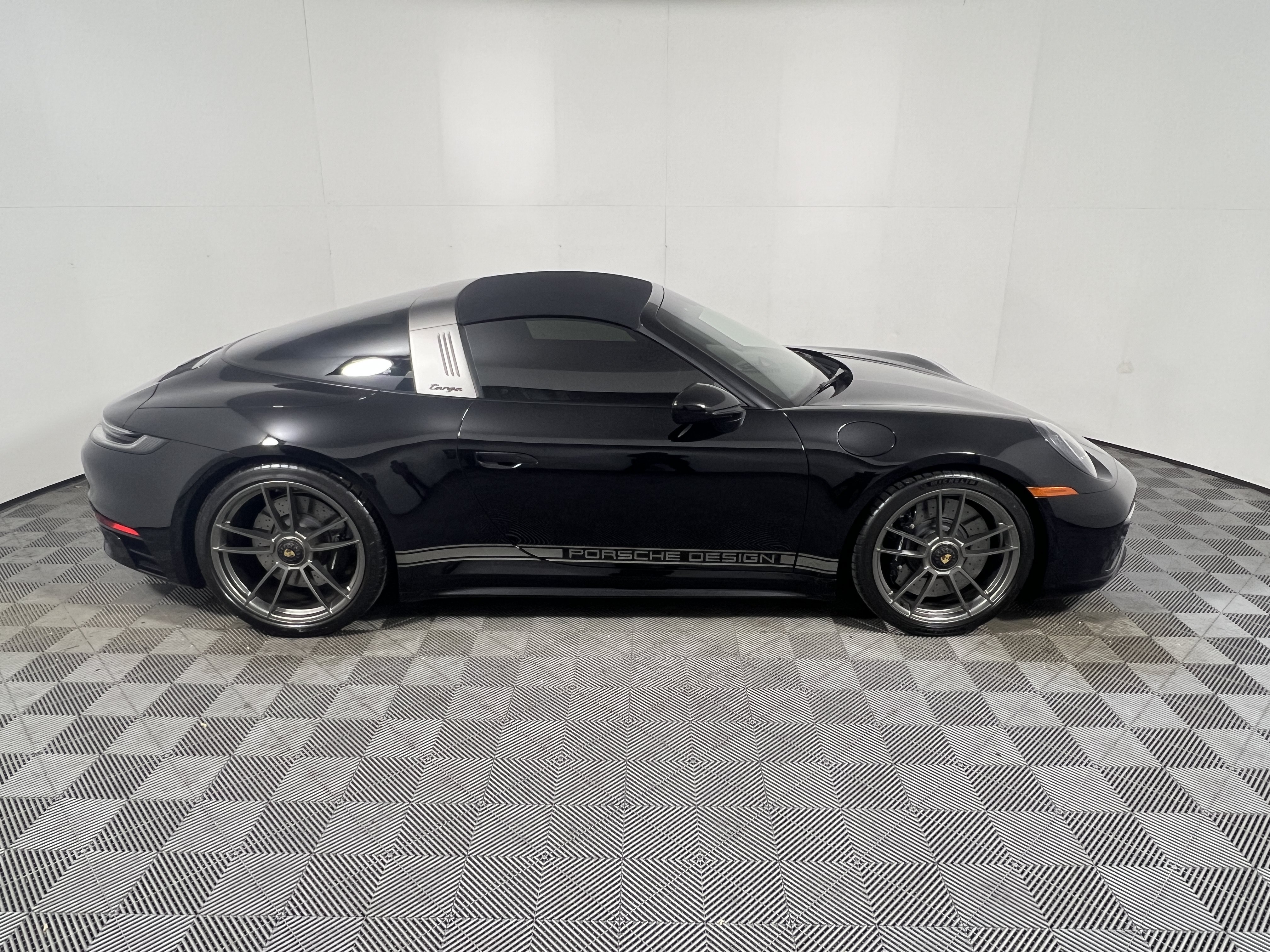 Certified 2024 Porsche 911 50th Anniversary Edition AWD/4WD image 8