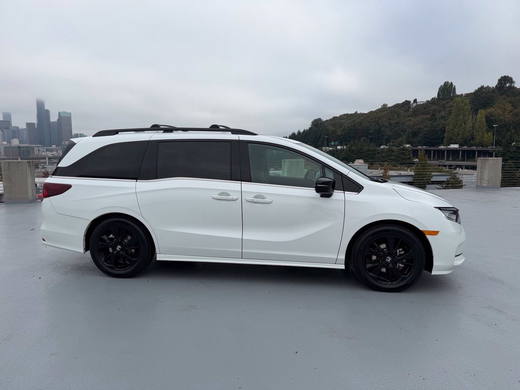 Certified 2024 Honda Odyssey Sport image 3