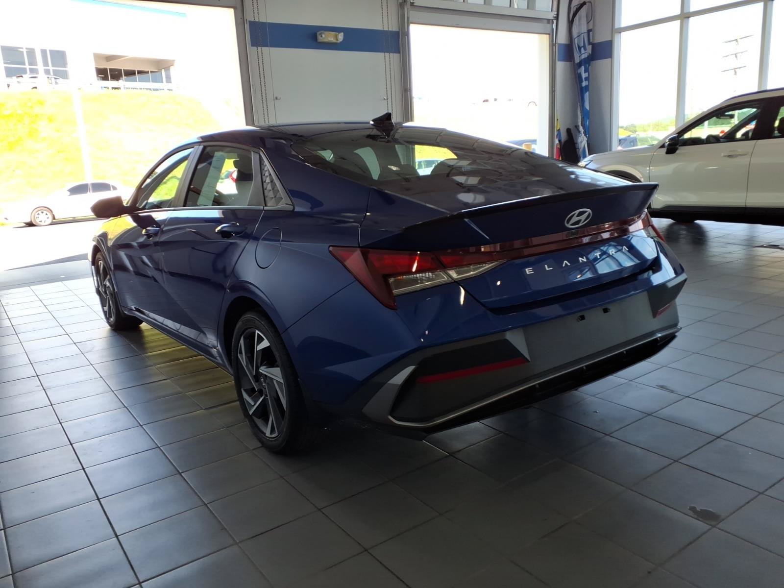 Certified 2025 Hyundai Elantra Sport FWD image 7