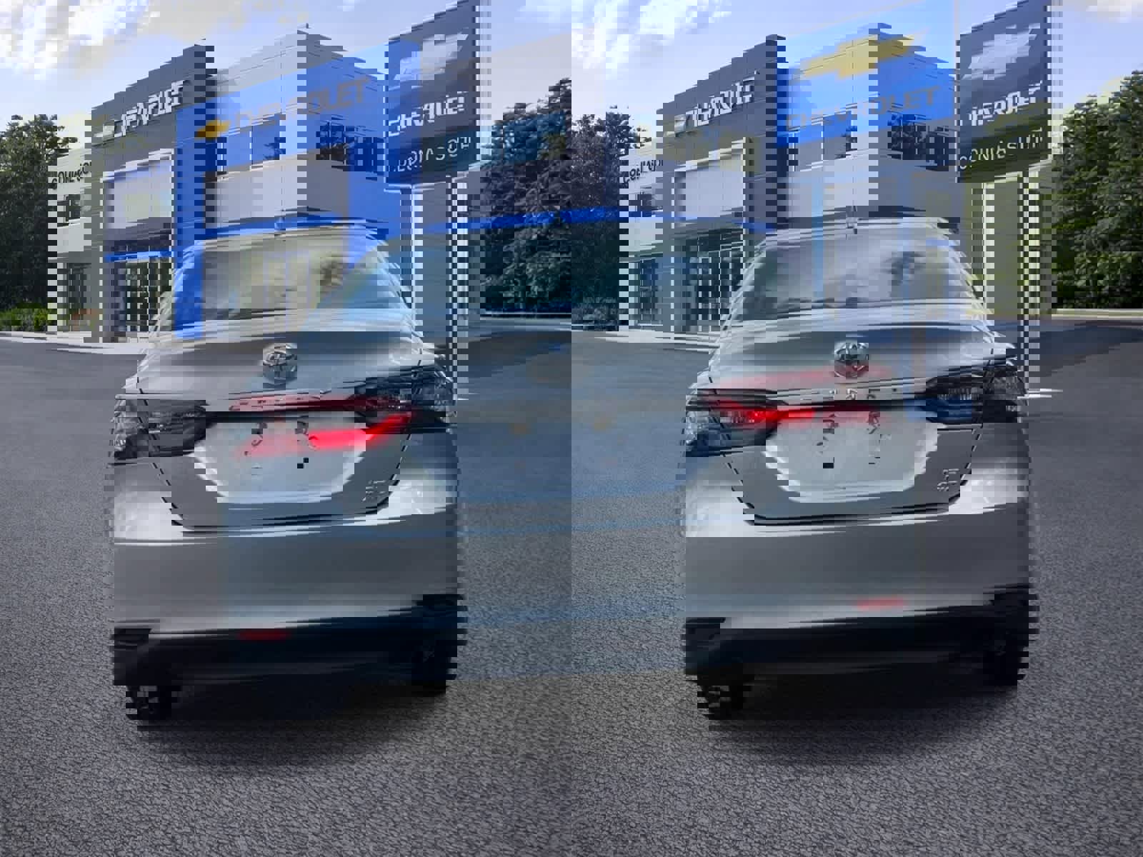 Used 2022 Toyota Camry LE image 5