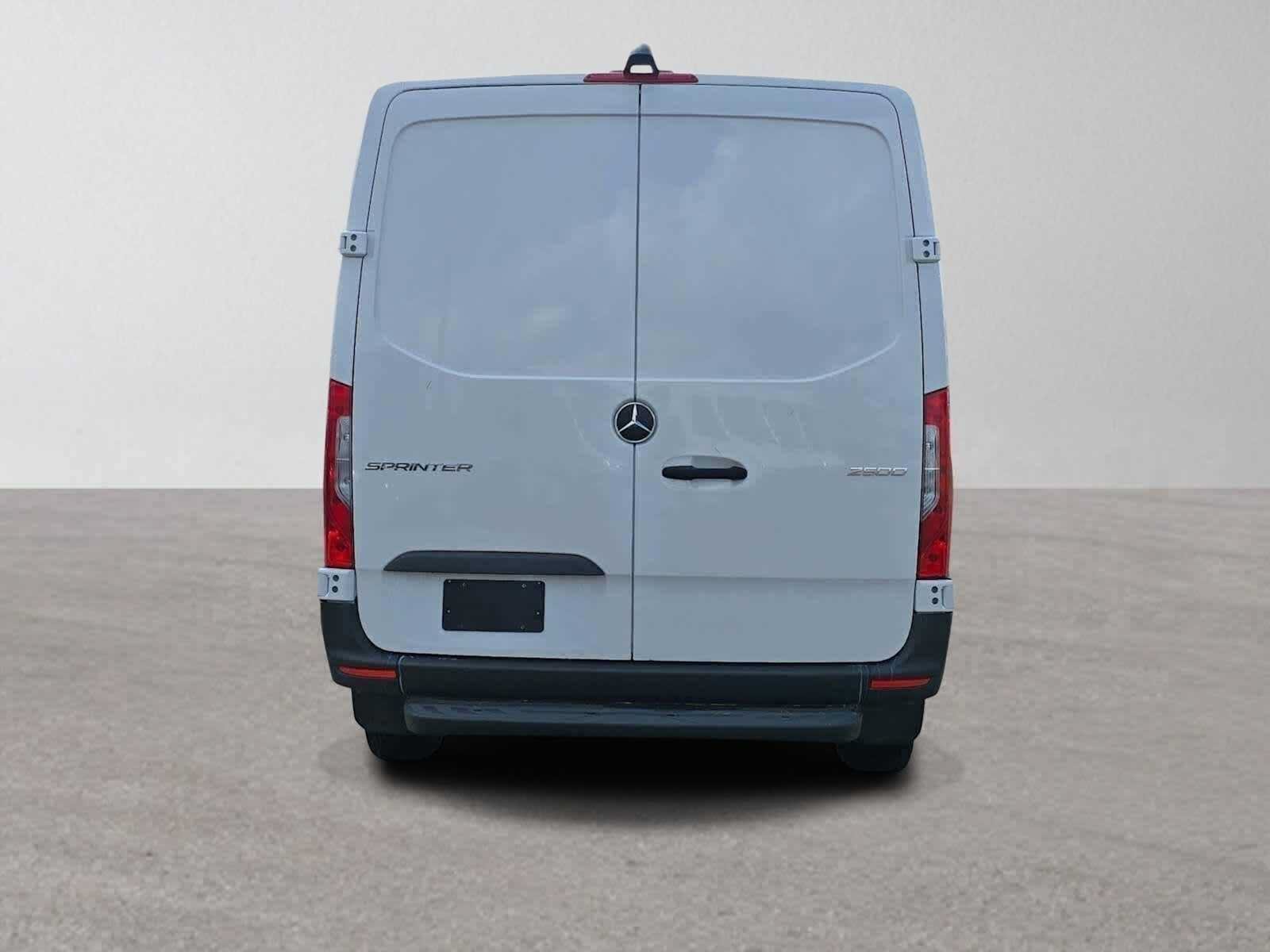Used 2025 Mercedes-Benz Sprinter 2500 image 4
