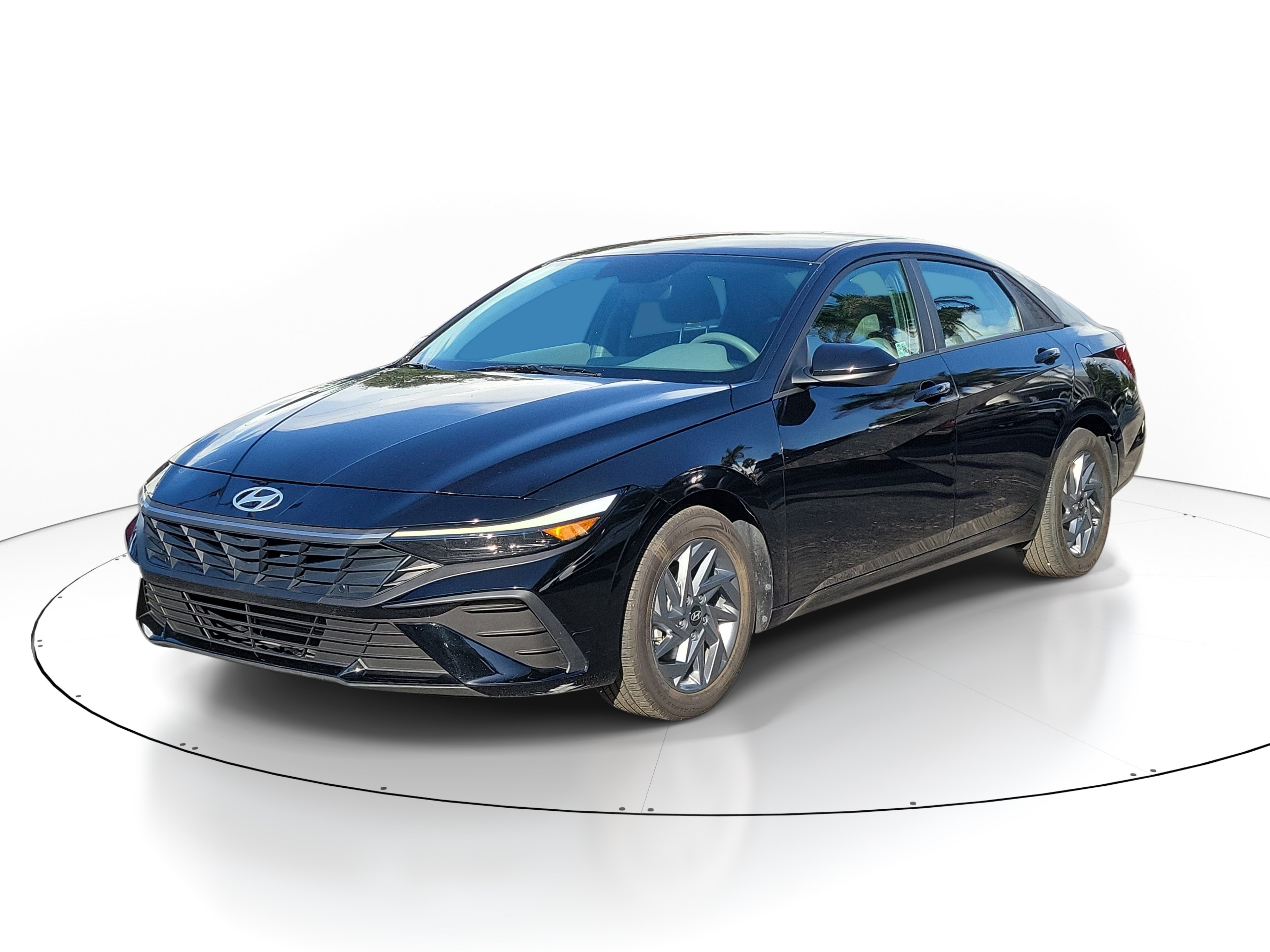 Used 2024 Hyundai Elantra SEL FWD image 3
