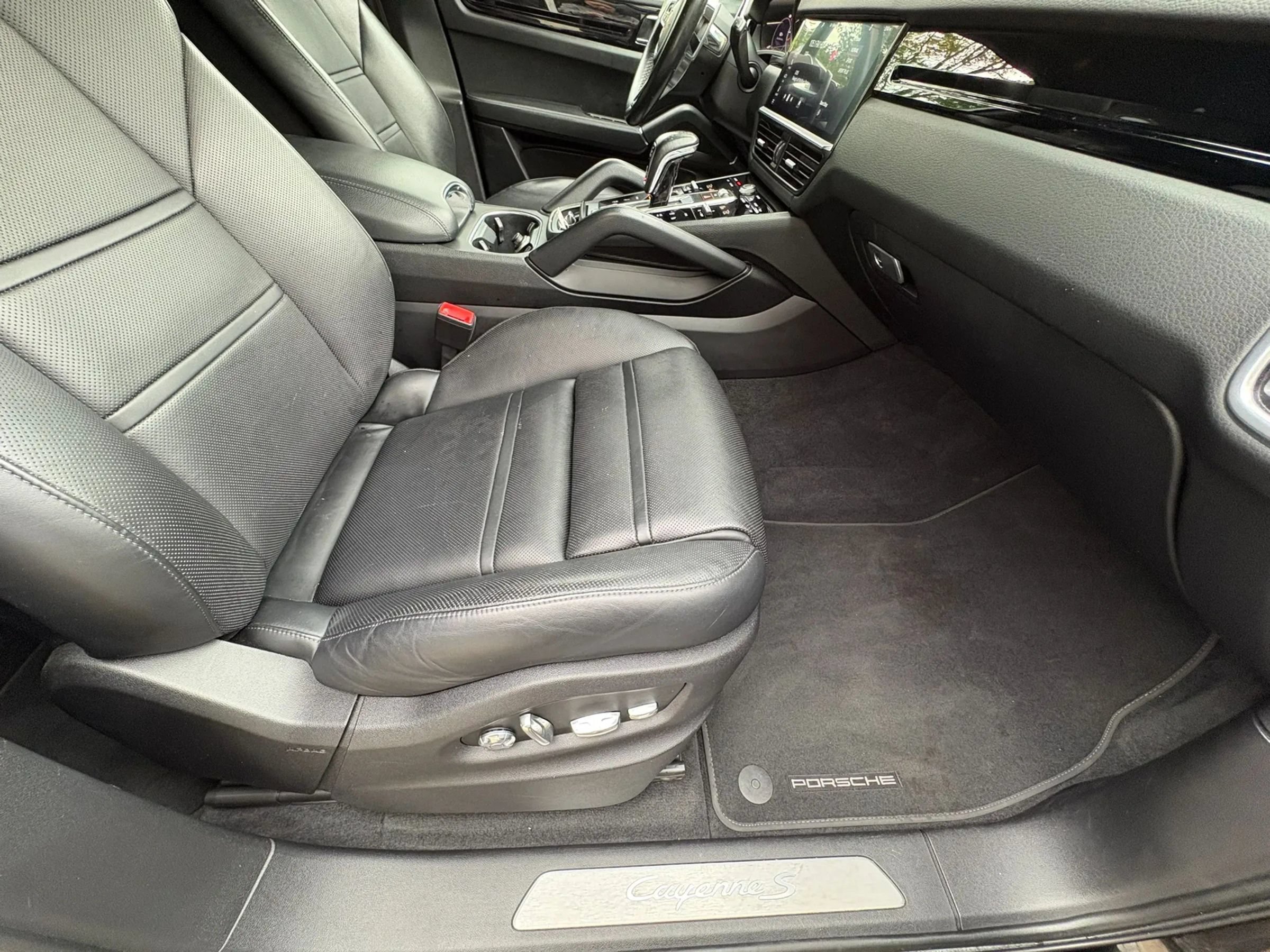 Used 2021 Porsche Cayenne S AWD/4WD image 8