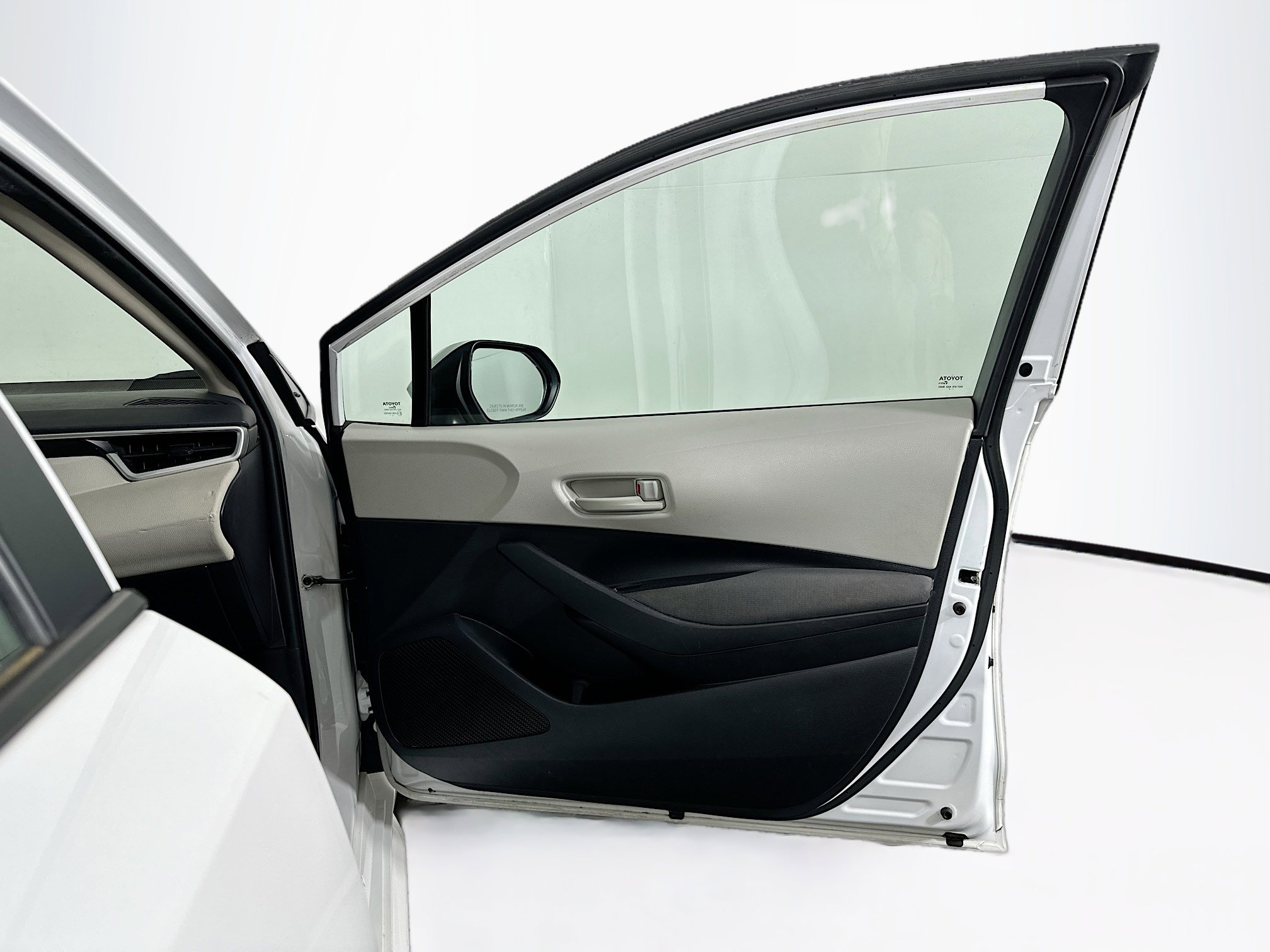 Used 2024 Toyota Corolla LE image 30