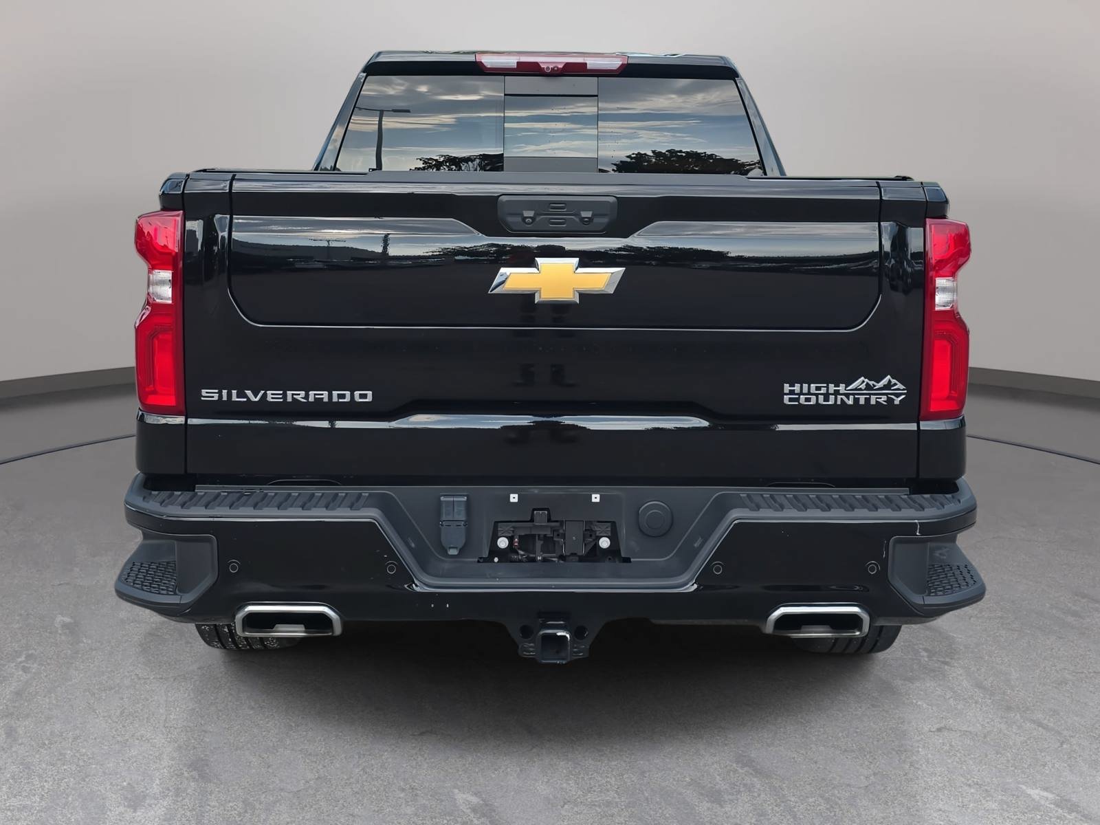Used 2023 Chevrolet Silverado 1500 High Country w/ High Country Premium Package AWD/4WD image 6