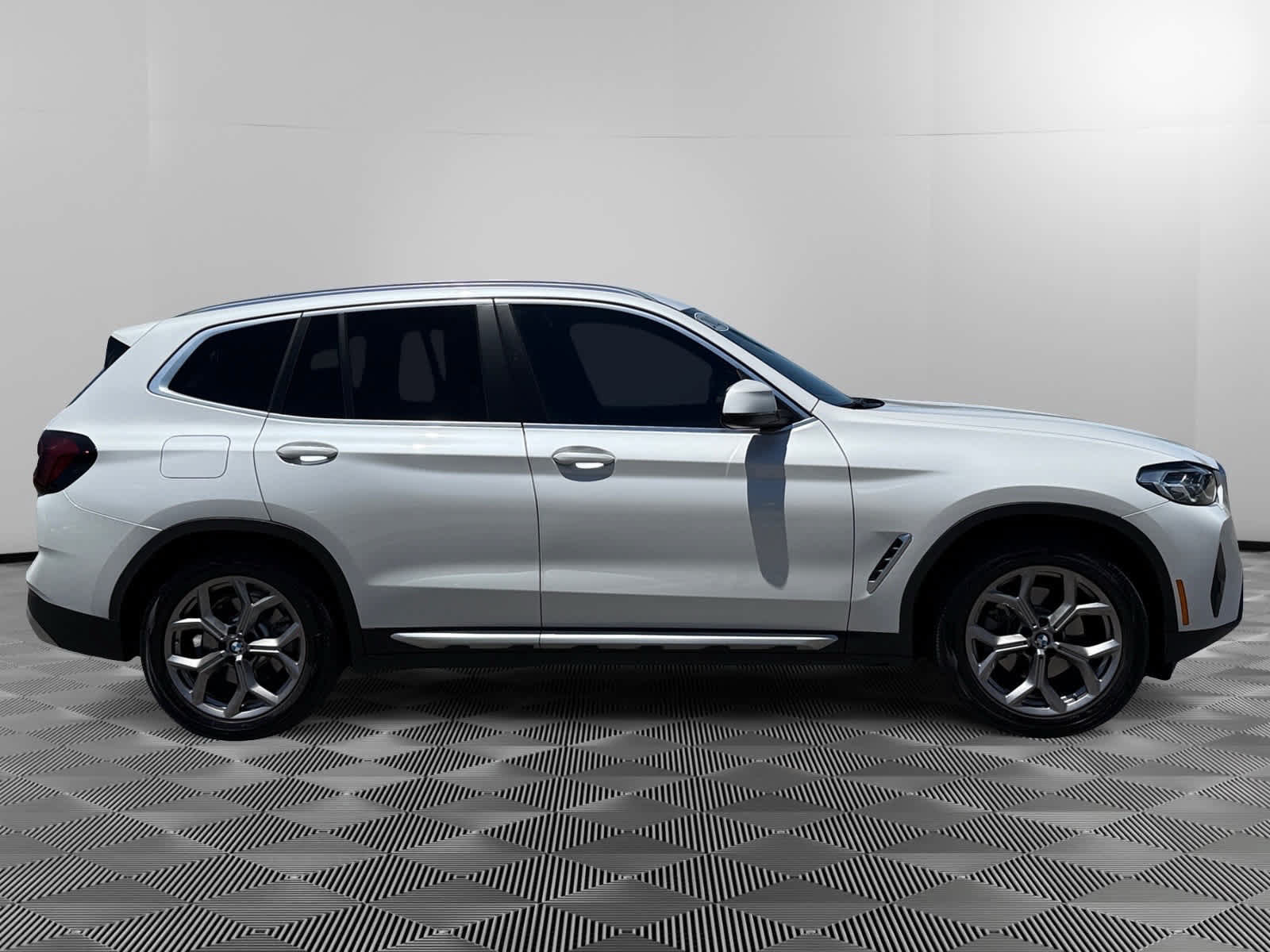 Used 2023 BMW X3 xDrive30i w/ Convenience Package w/ZPA AWD/4WD image 6