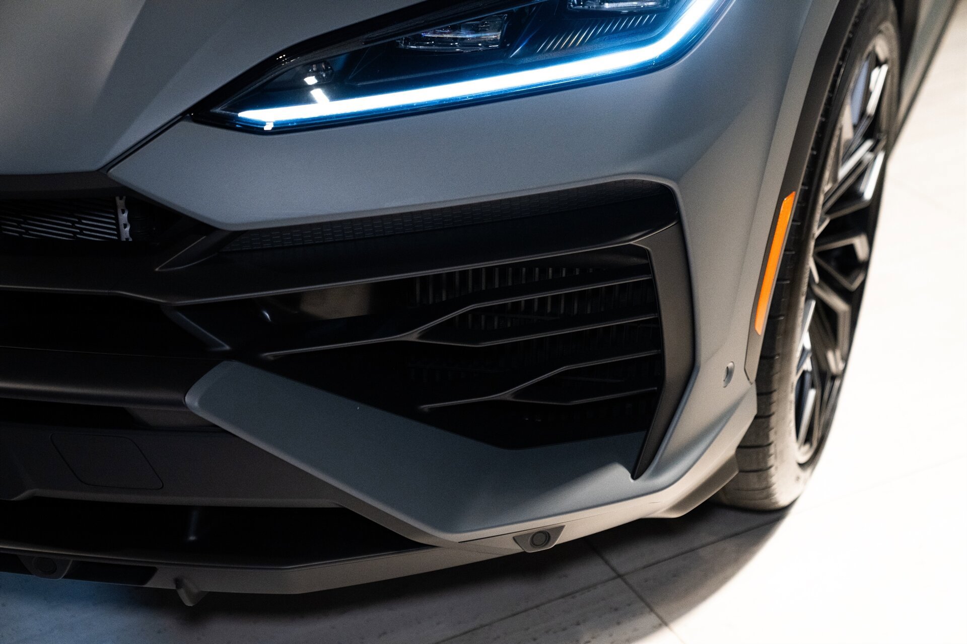 Used 2025 Lamborghini Urus Performante AWD/4WD image 8