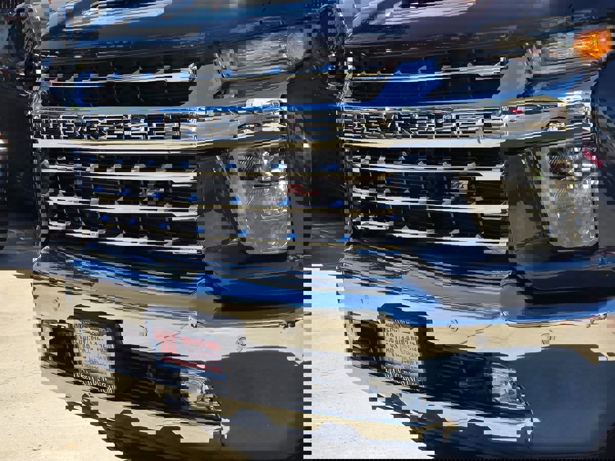 Used 2020 Chevrolet Silverado 2500 LTZ w/ LTZ Premium Package image 9