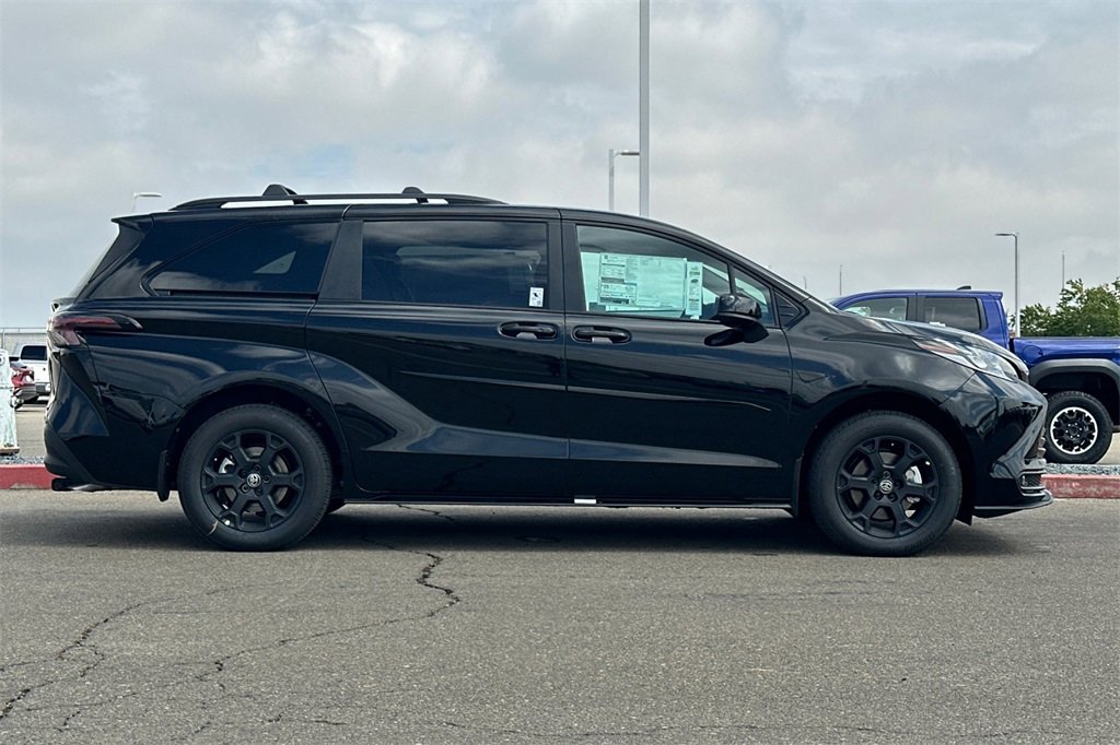 New 2025 Toyota Sienna XLE Woodland Edition image 3