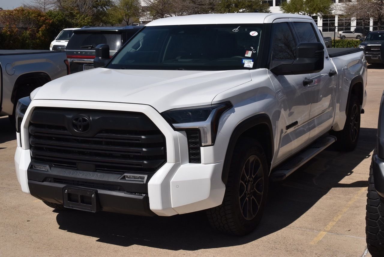 Used 2022 Toyota Tundra SR5 w/ Convenience Package image 2