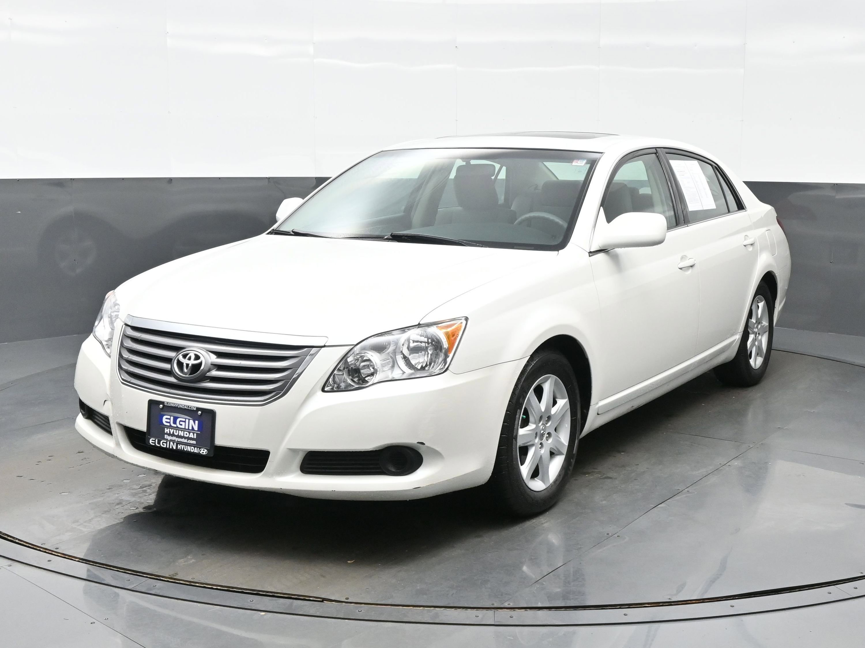 Used 2010 Toyota Avalon XL FWD image 1