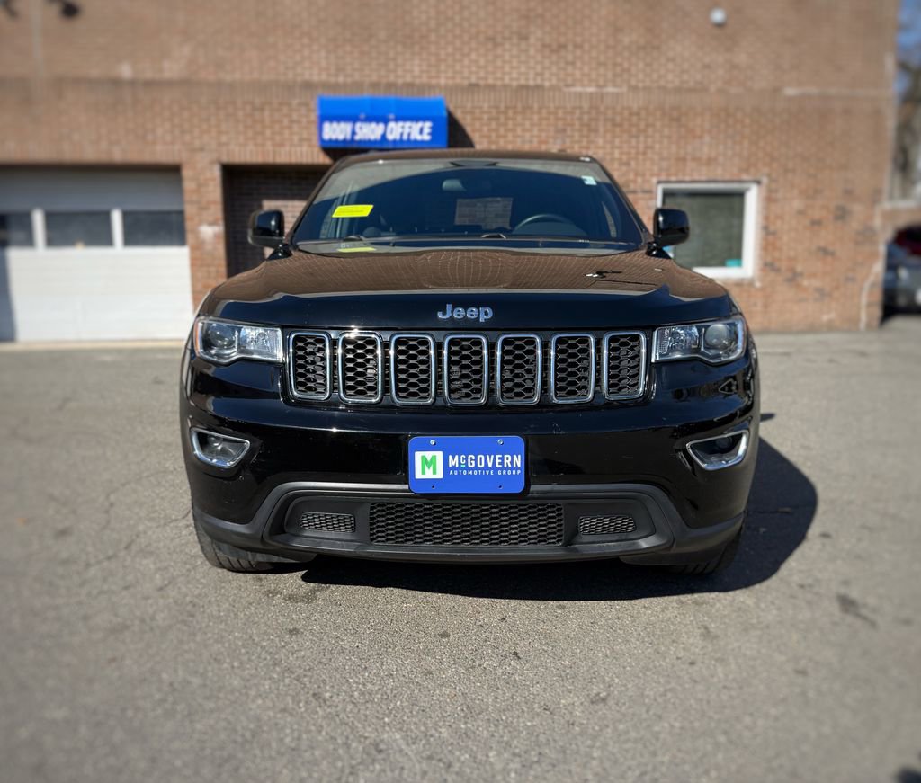 Used 2020 Jeep Grand Cherokee Laredo image 2