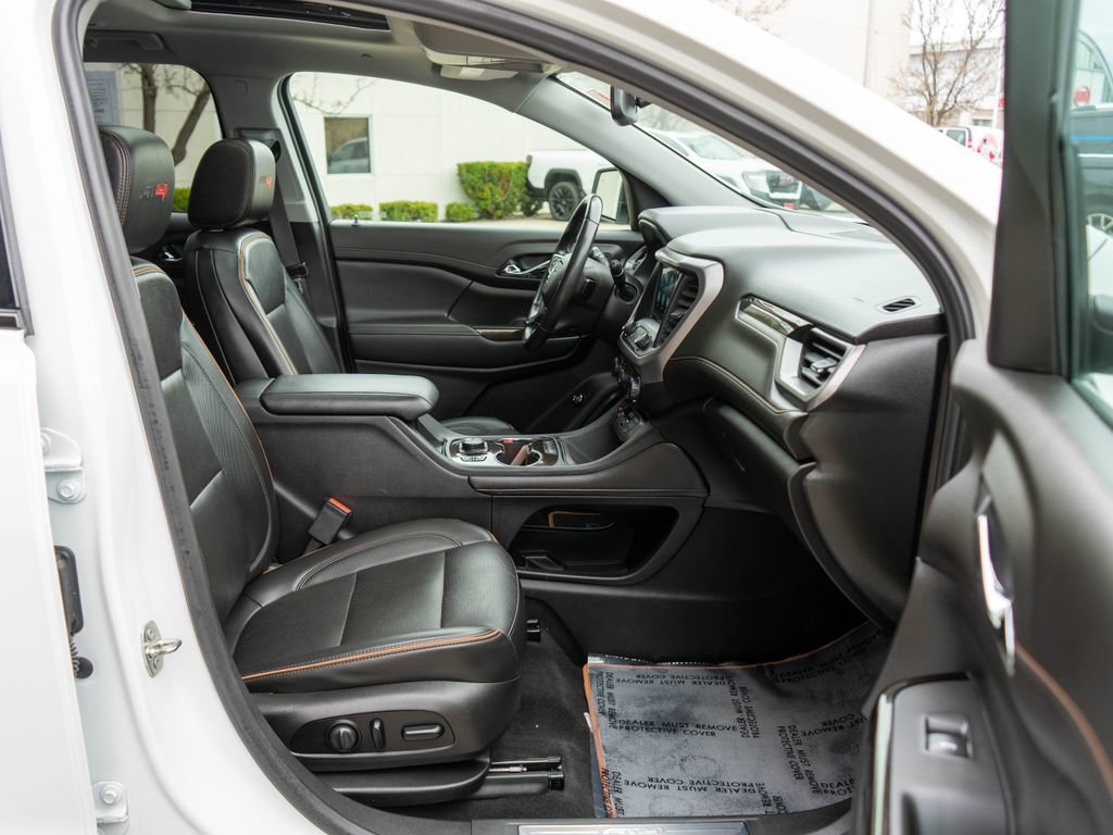 Used 2021 GMC Acadia AT4 w/ Technology Package image 10