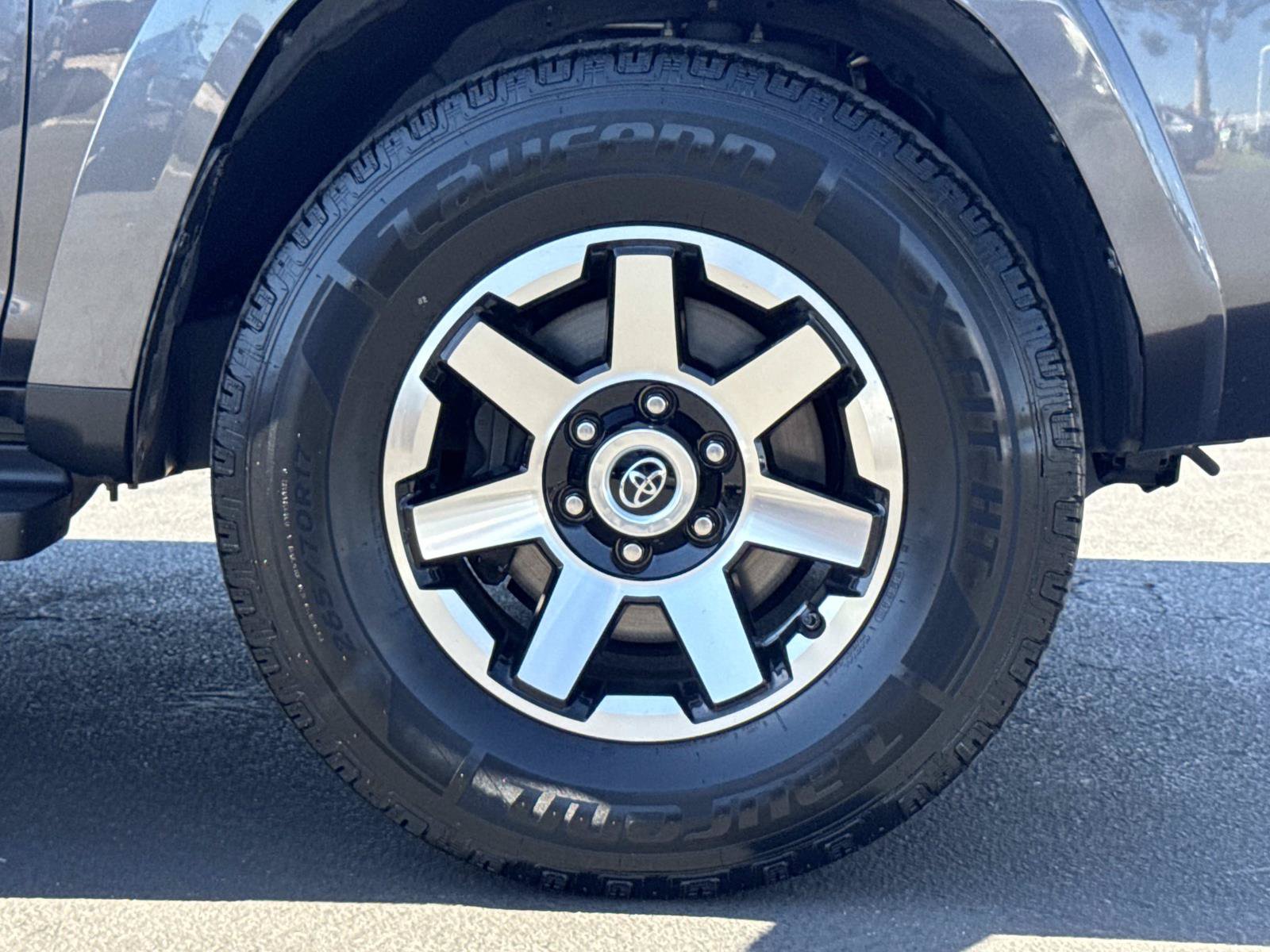 Used 2018 Toyota 4Runner SR5 Premium w/ Convenience Package RWD image 36