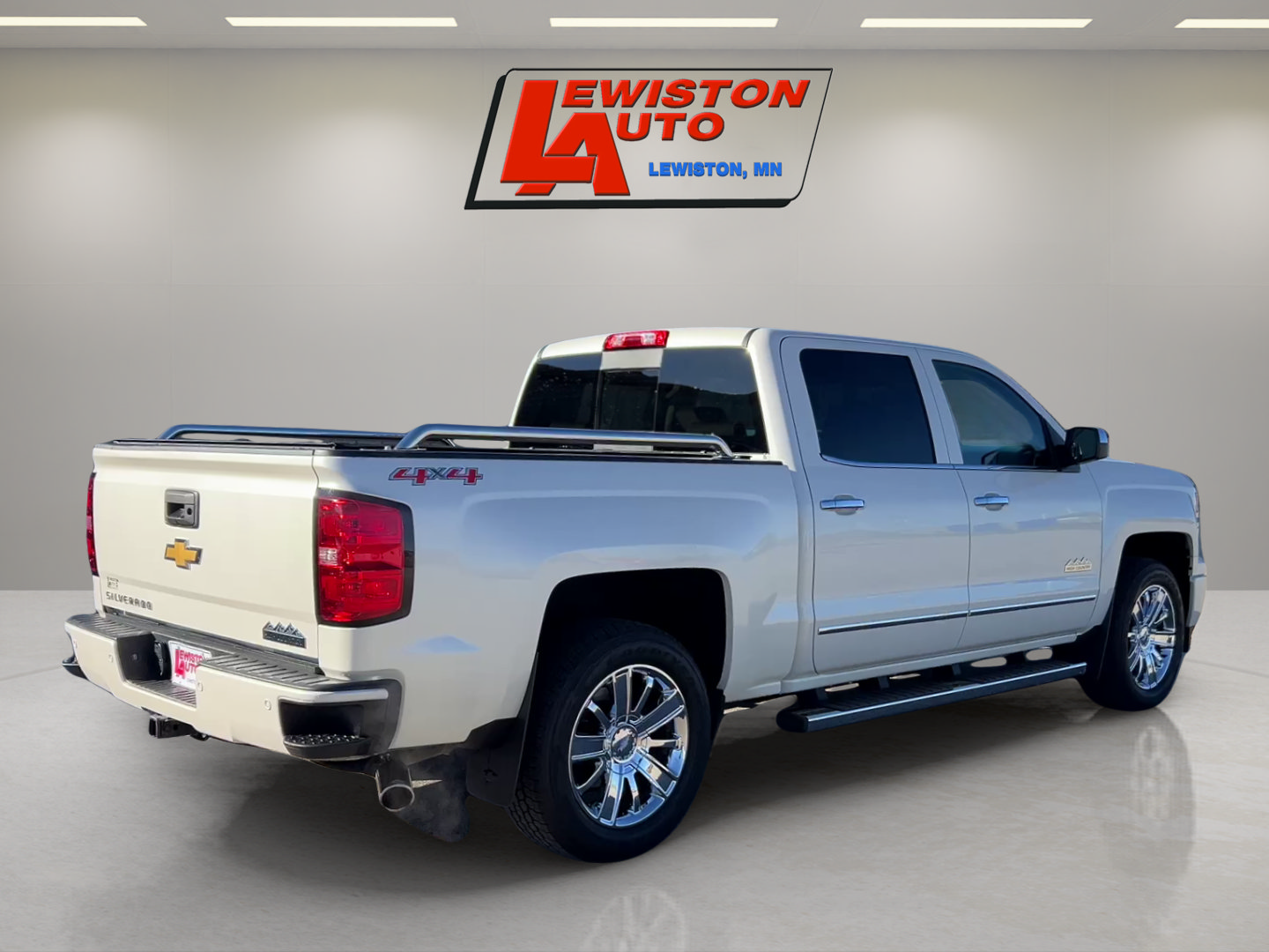 Used 2015 Chevrolet Silverado 1500 High Country w/ High Country Premium Package AWD/4WD image 5