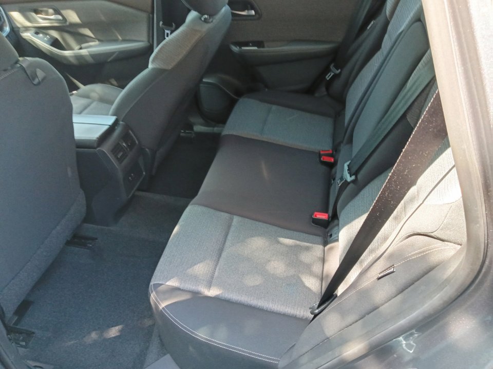 Used 2023 Nissan Rogue SV image 34