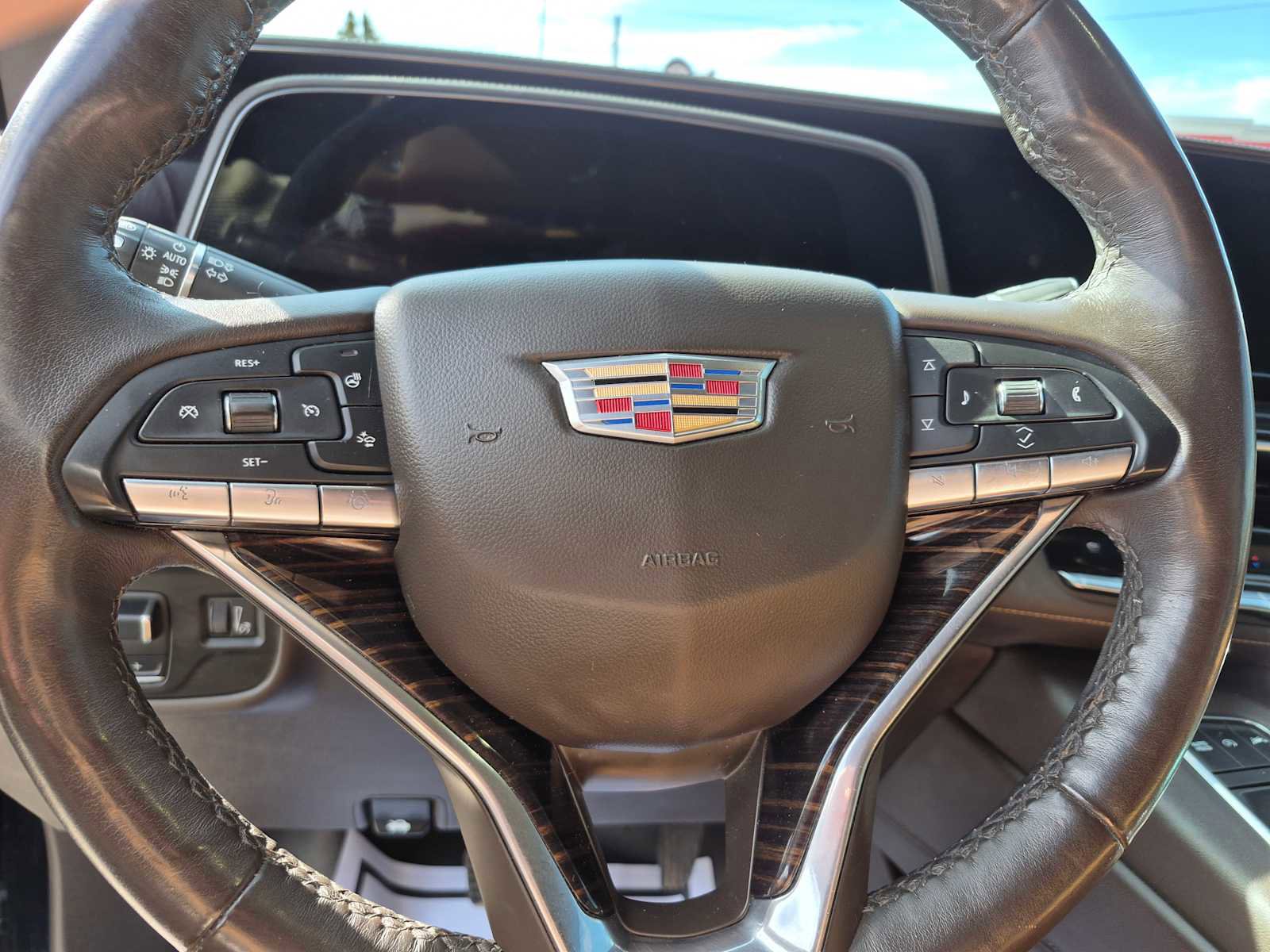 Used 2021 Cadillac Escalade ESV Premium Luxury w/ Driver Assist Tech Package AWD/4WD image 17
