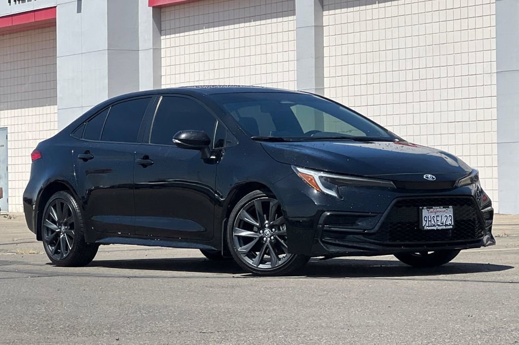 Used 2023 Toyota Corolla SE w/ SE Premium Package image 2