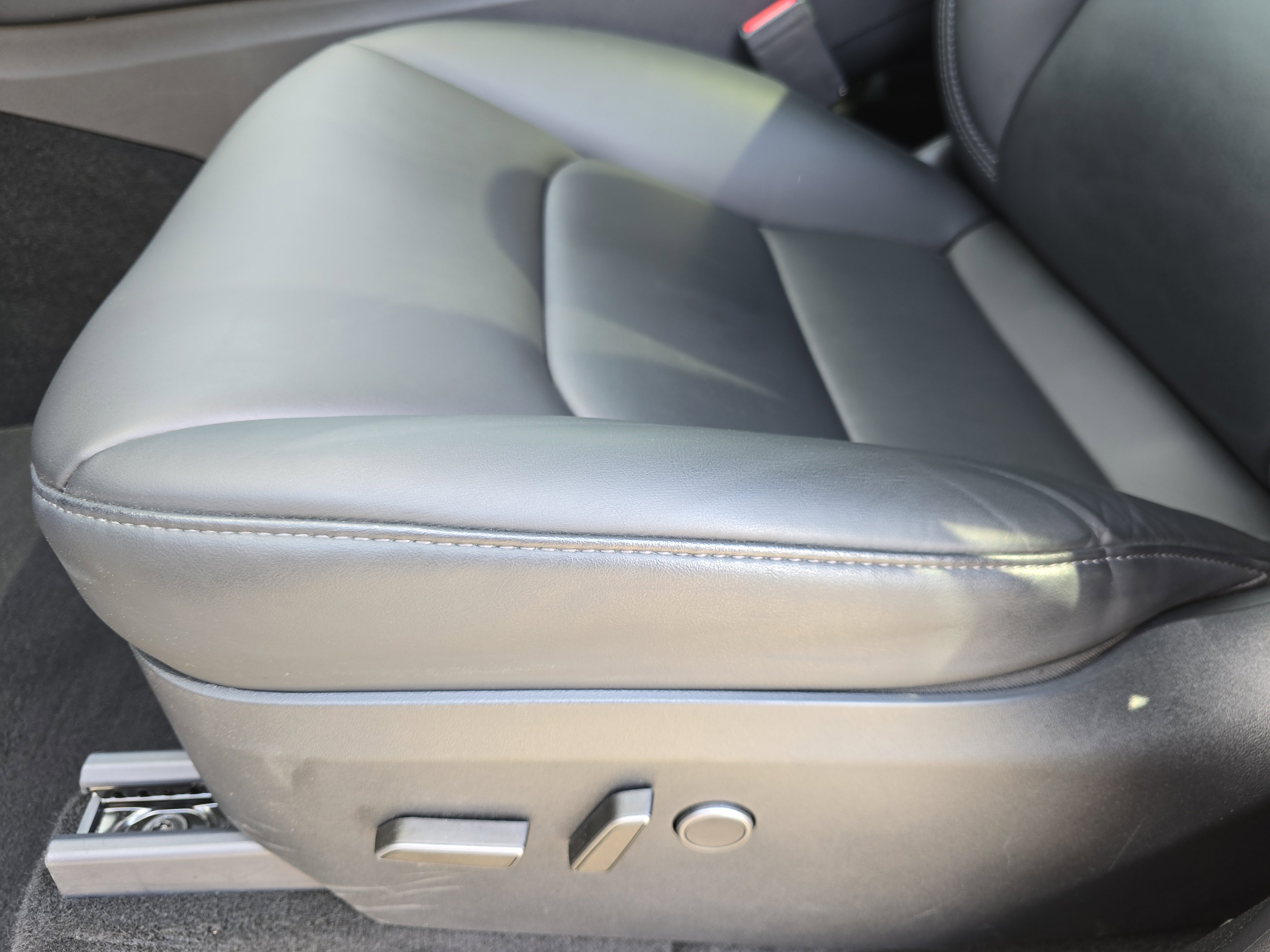 Used 2024 Tesla Model Y Long Range image 28