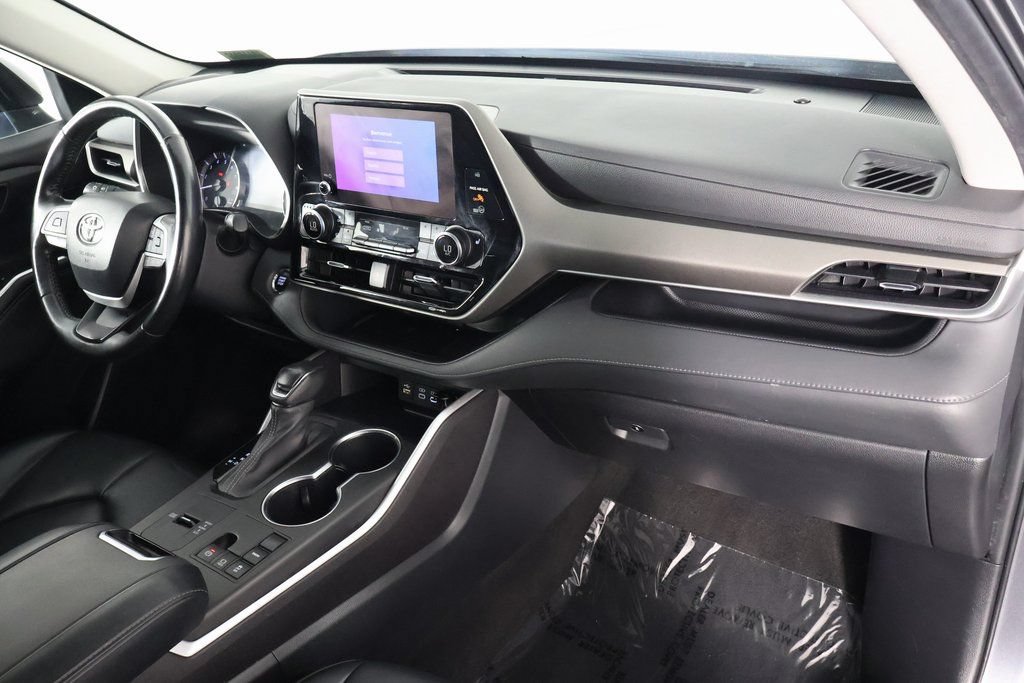 Used 2023 Toyota Highlander XLE FWD image 8
