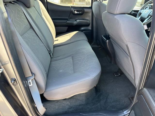 Used 2017 Toyota Tacoma TRD Sport image 9