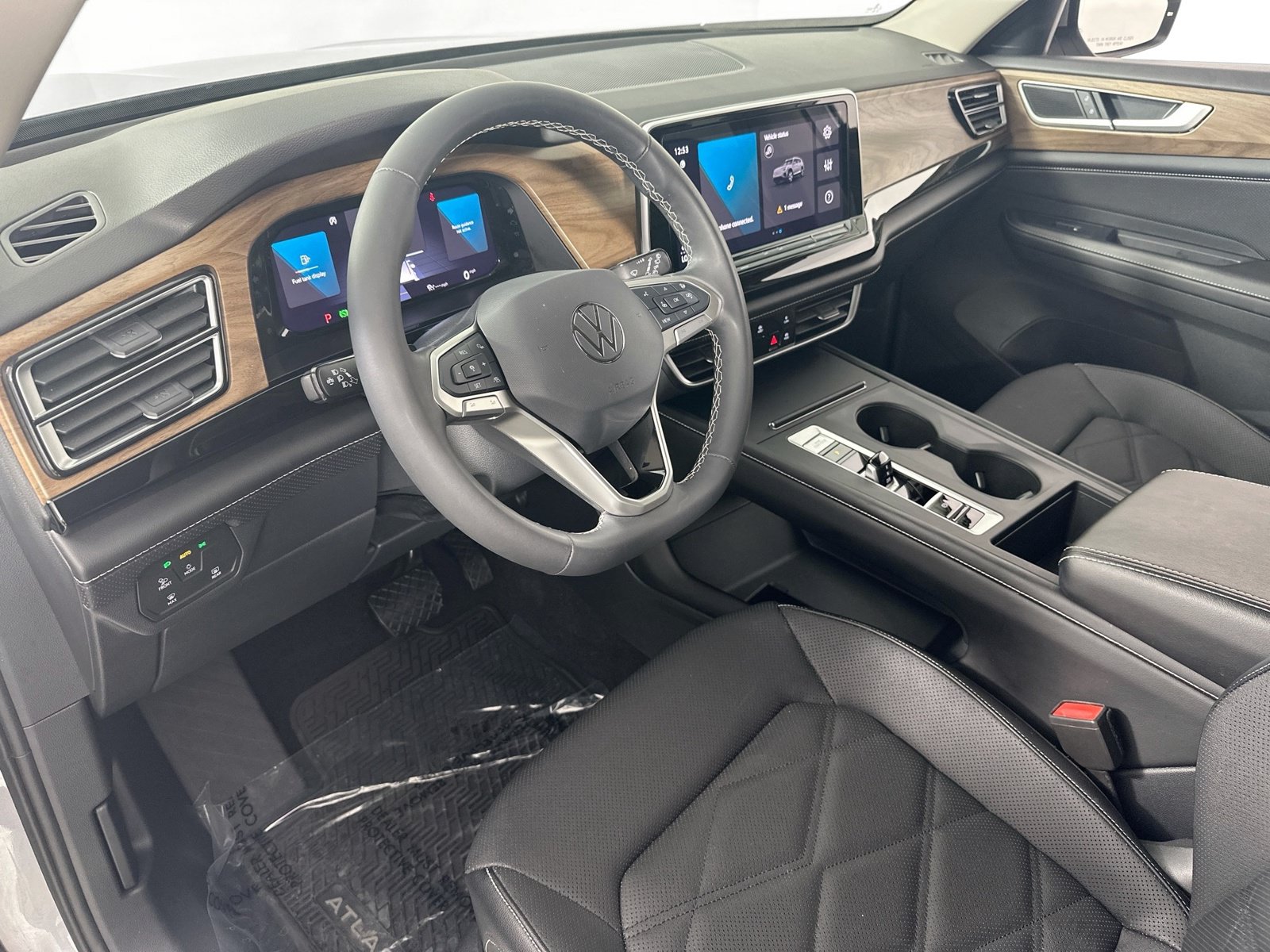 Used 2024 Volkswagen Atlas SE FWD image 9