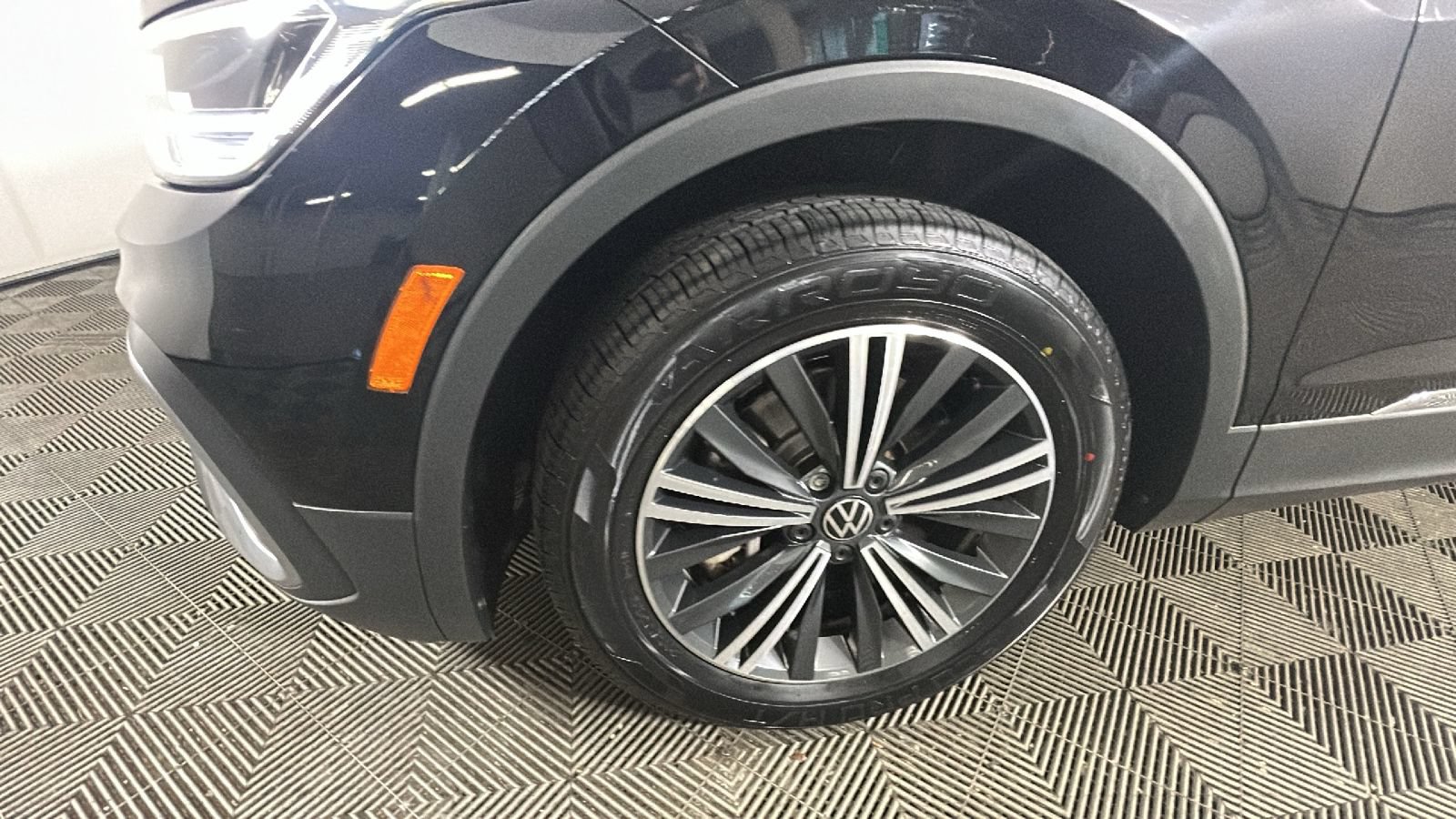 Used 2024 Volkswagen Tiguan Wolfsburg Edition AWD/4WD image 9
