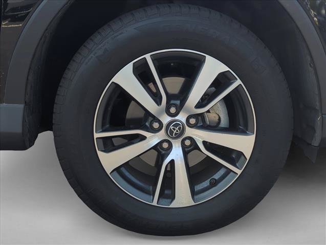 Used 2018 Toyota RAV4 XLE FWD image 4