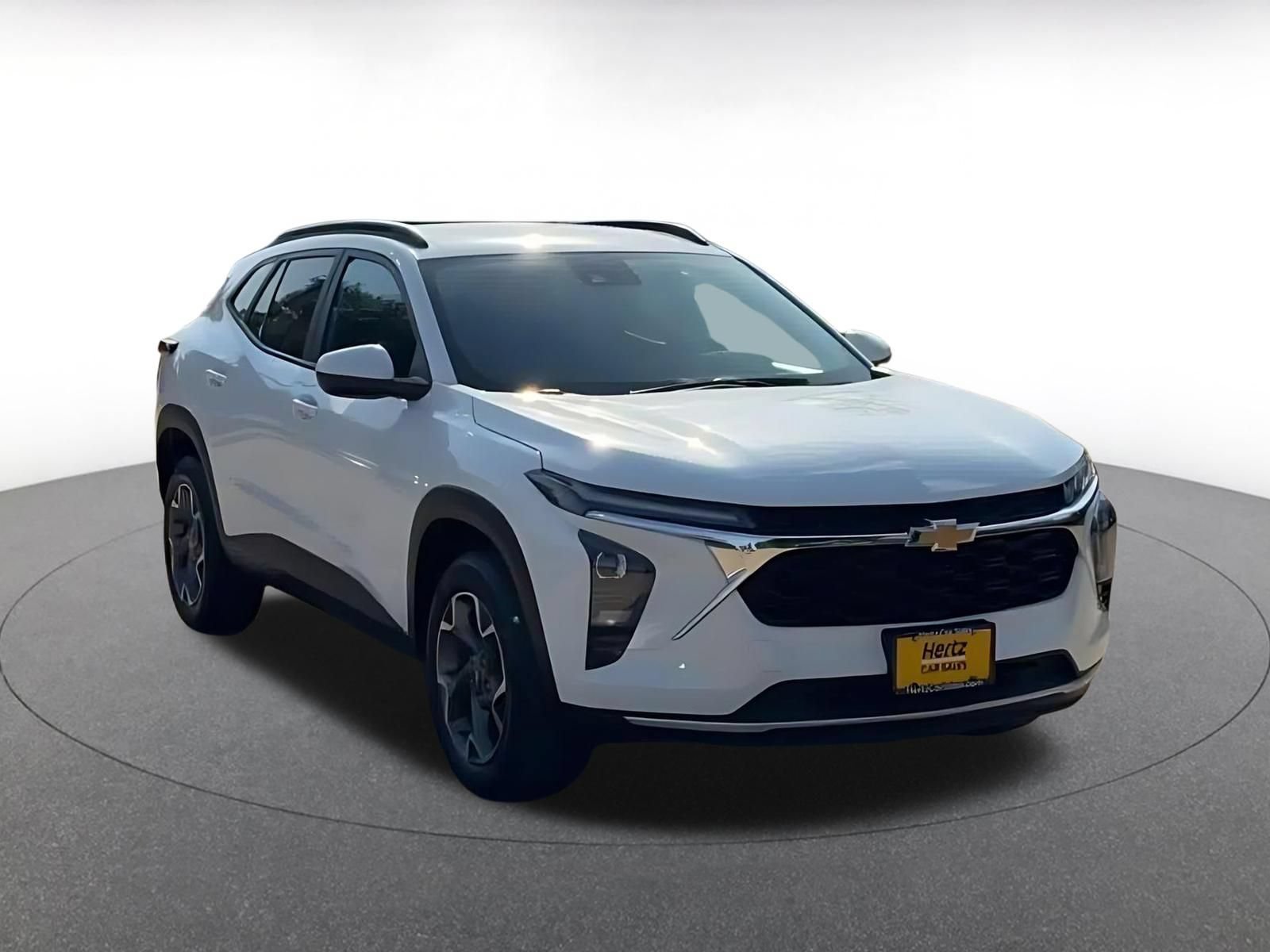 Used 2025 Chevrolet Trax LT FWD image 3