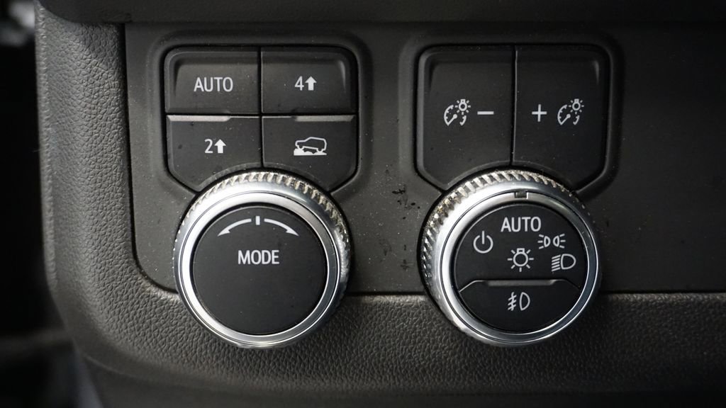 Used 2021 GMC Yukon XL SLT w/ SLT Premium Package image 38