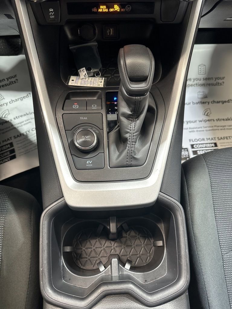 Used 2025 Toyota RAV4 LE image 31