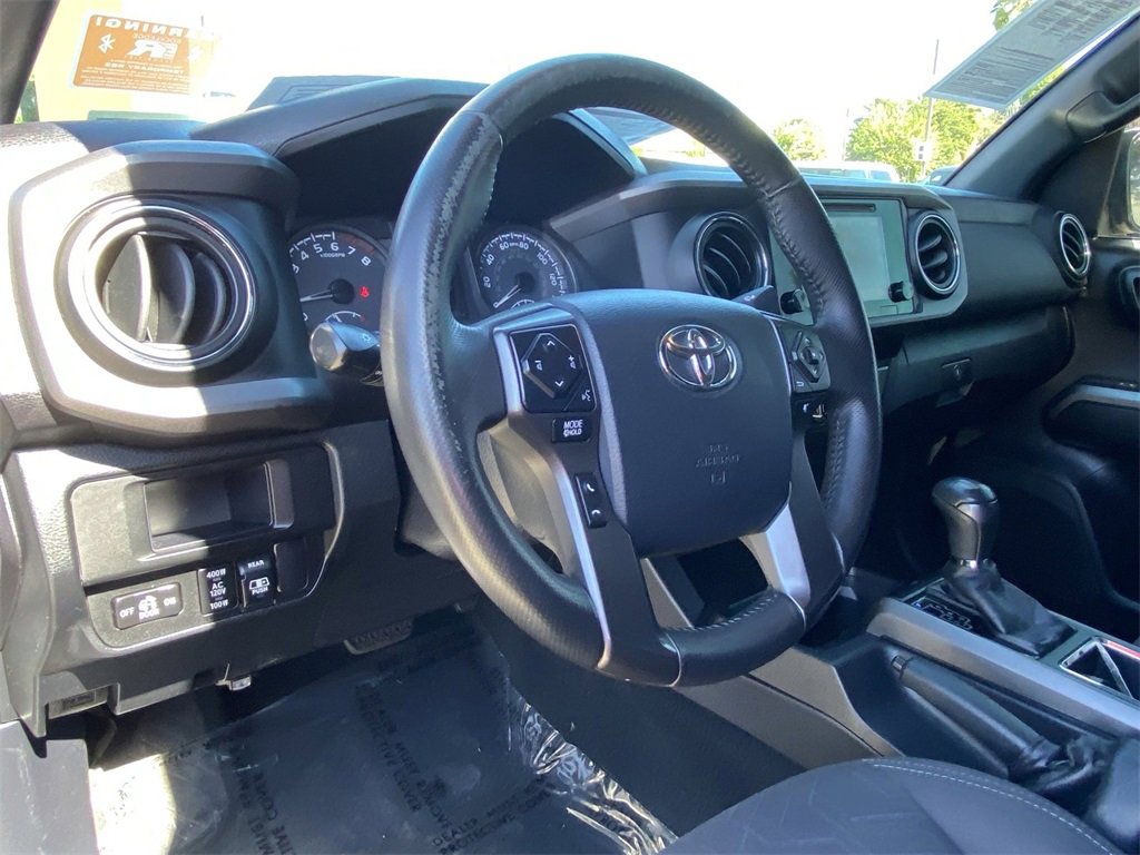 Certified 2017 Toyota Tacoma TRD Off-Road image 19