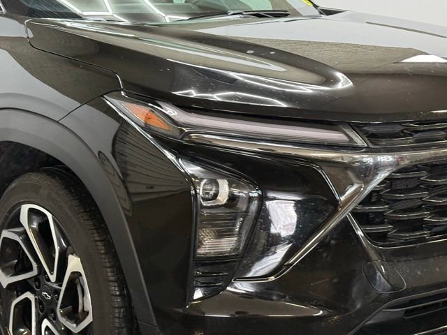 Certified 2025 Chevrolet Trax RS w/ Sunroof Package image 3