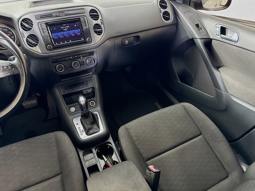 Used 2018 Volkswagen Tiguan Limited w/ Premium Package FWD image 30