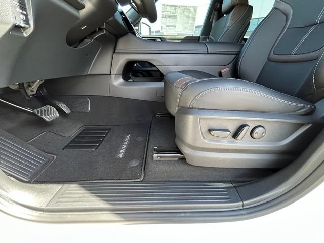 New 2026 Nissan Armada SL w/ Captain's Chari Seat Package AWD/4WD image 32