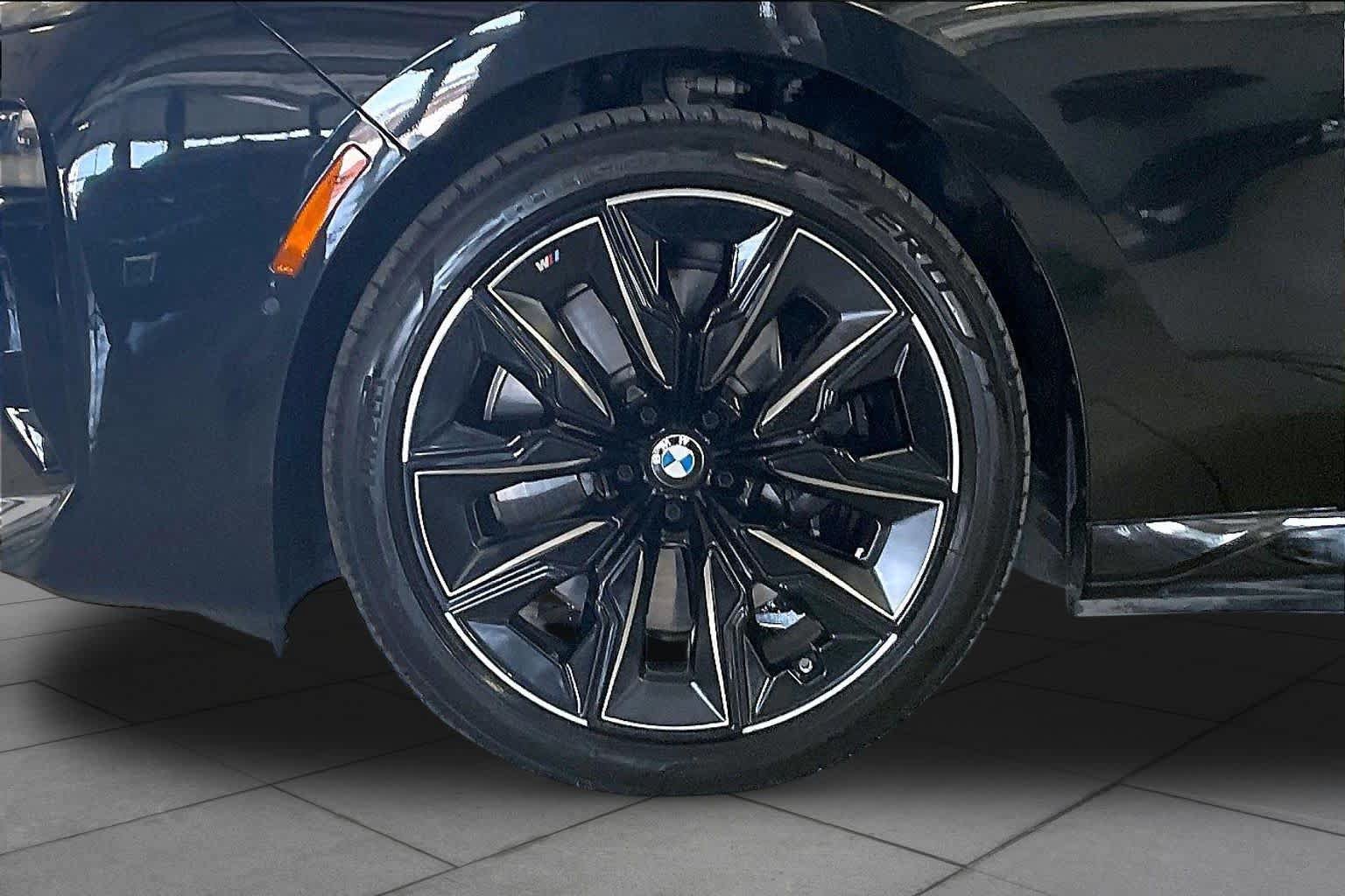 Used 2024 BMW i7 xDrive60 w/ Executive Package AWD/4WD image 10