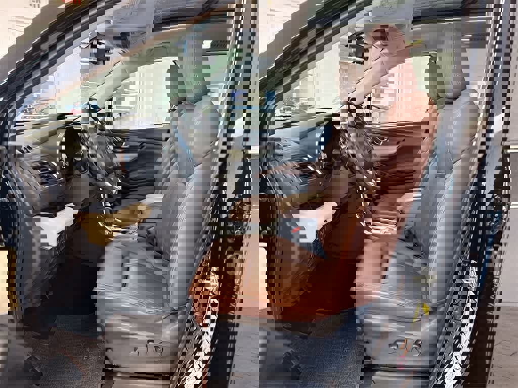 Used 2019 Subaru Ascent Touring w/ Popular Package #2 image 16