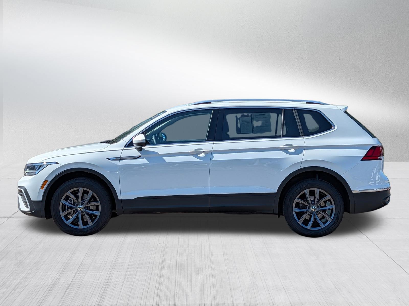 Certified 2024 Volkswagen Tiguan SE AWD/4WD image 4