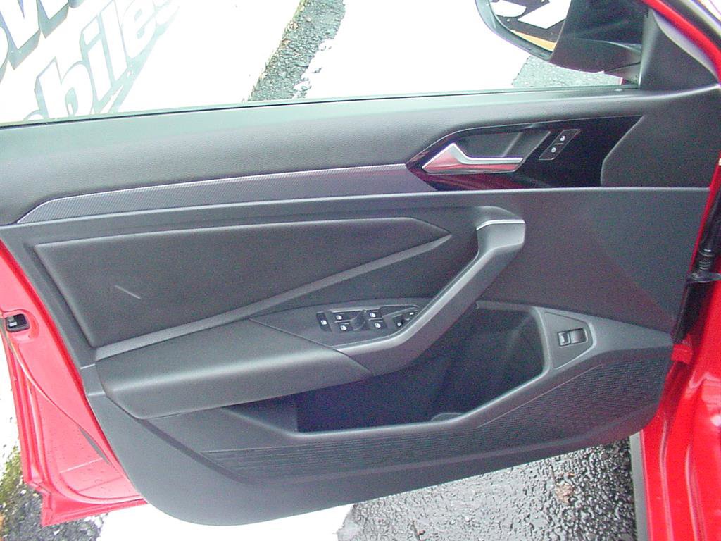 Used 2019 Volkswagen Jetta GLI image 9