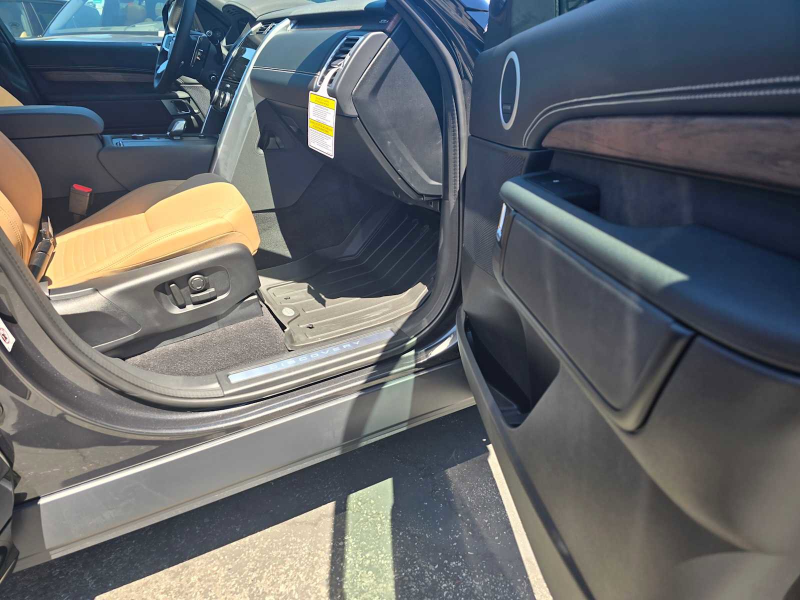 New 2025 Land Rover Discovery Dynamic SE image 10