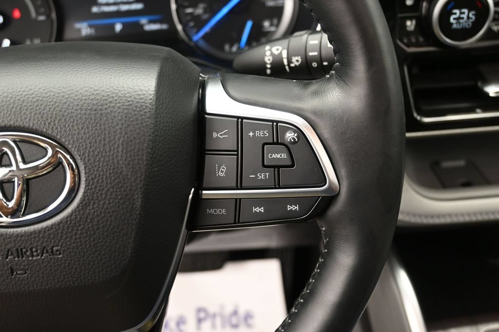 Used 2021 Toyota Highlander Limited AWD/4WD image 12