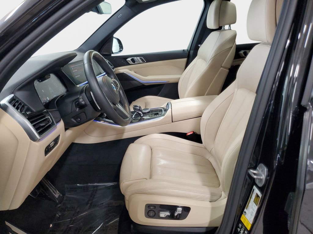 Used 2021 BMW X5 M50i image 13