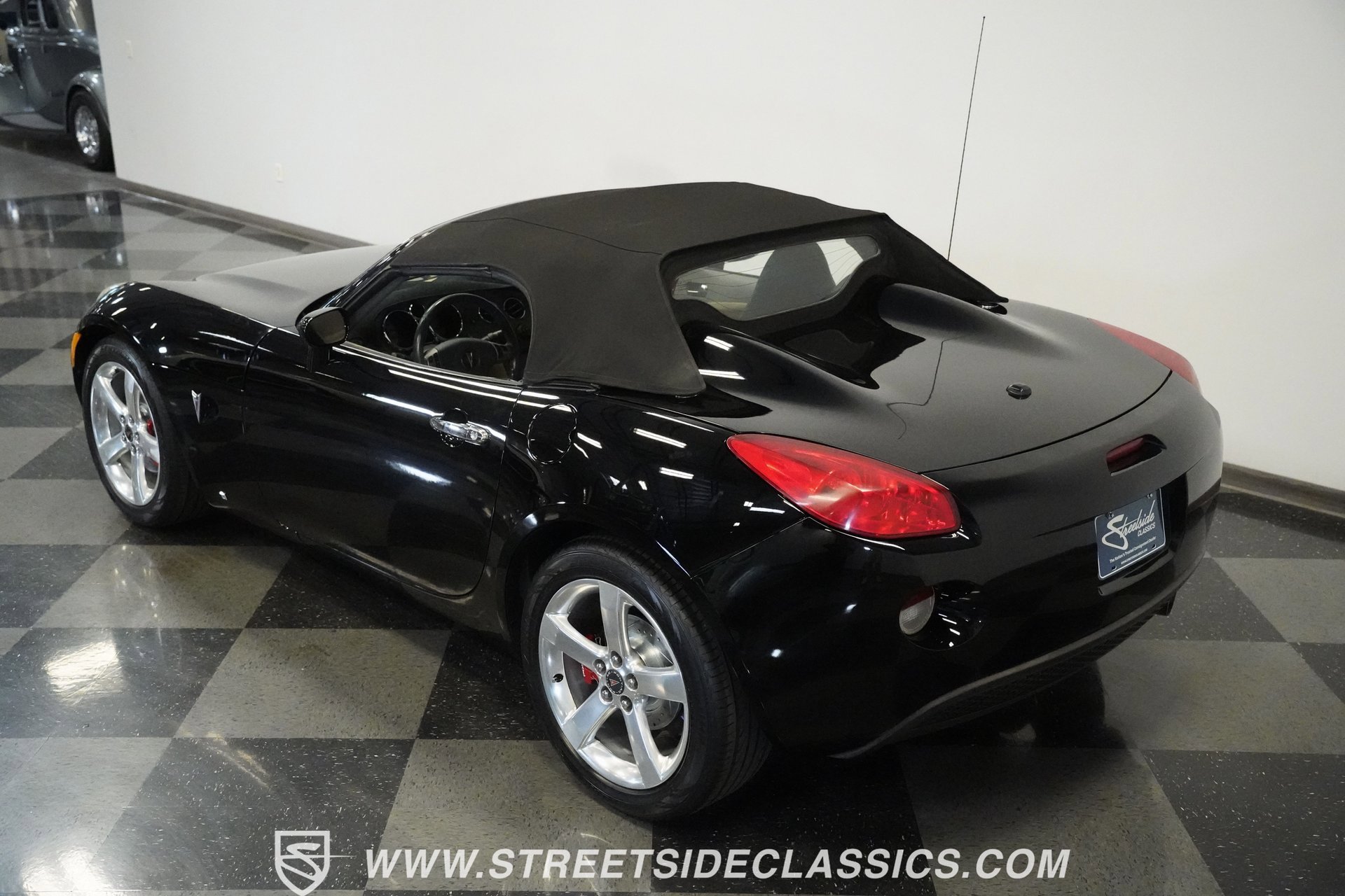 Used 2006 Pontiac Solstice Convertible w/ Premium Package image 11