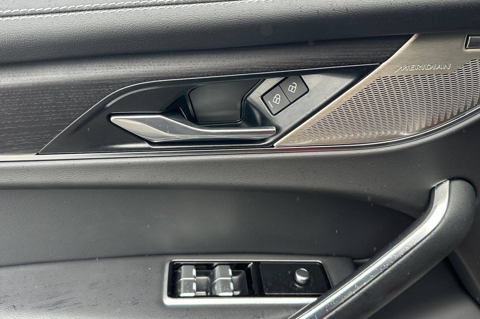 New 2024 Jaguar F-PACE R-Dynamic S AWD/4WD image 12